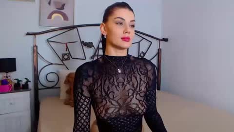 Snapshot of yvonneeverlee chatting on 12.10.24 I V Y   online show from 12.10.24