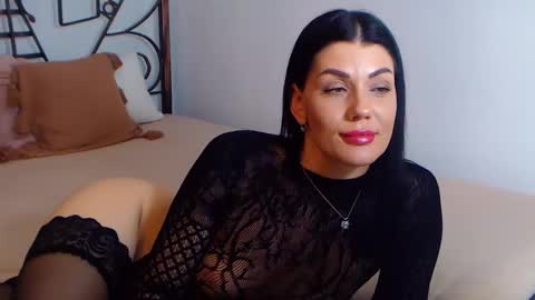 Snapshot of yvonneeverlee chatting on 12.16.24 I V Y   online show from 12.16.24
