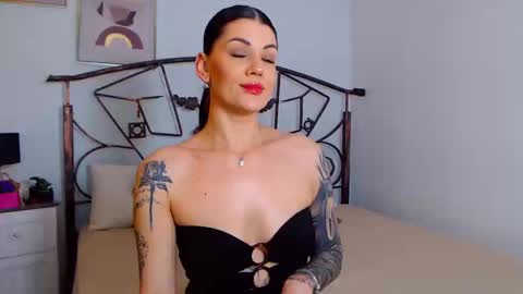Snapshot of yvonneeverlee chatting on 12.26.24 I V Y   online show from 12.26.24