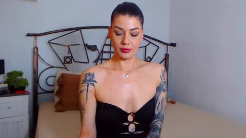 Snapshot of yvonneeverlee chatting on 01.24.25 I V Y   online show from 01.24.25