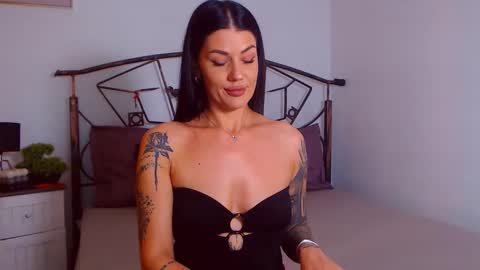 Snapshot of yvonneeverlee chatting on 09.17.25 I V Y   online show from 09.17.25