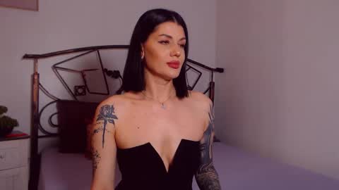 I V Y   online show from 05.18.26