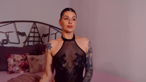 I V Y   online show from 05.21.26