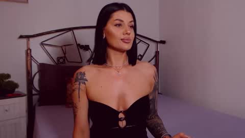 I V Y   online show from 06.01.26