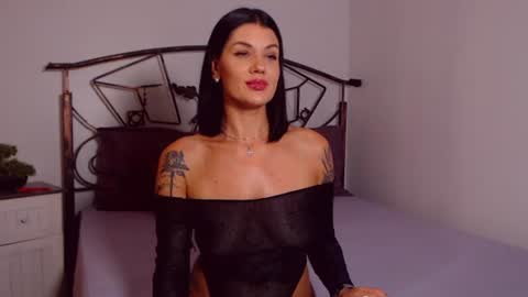 I V Y   online show from 07.10.26