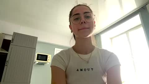 Snapshot of yvonnepfluger chatting on 05.30.26 Lina online show from 05.30.26