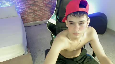 Snapshot of zacariass_ chatting on 09.15.25 ZACARIAS online show from 09.15.25