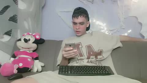 Snapshot of zacariass_ chatting on 10.28.25 ZACARIAS online show from 10.28.25