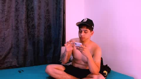 Snapshot of zacck_evans chatting on 05.26.26 zacck_evans online show from 05.26.26