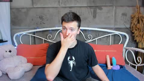 Snapshot of zack_hemsey chatting on 12.04.24 Zack online show from 12.04.24