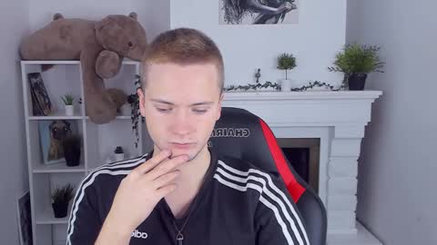 Snapshot of zackhandsome chatting on 03.12.25 Zack online show from 03.12.25