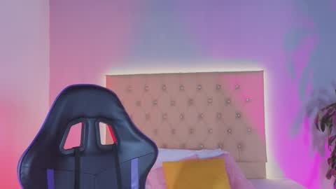 Zafiro Brown online show from 11.21.25