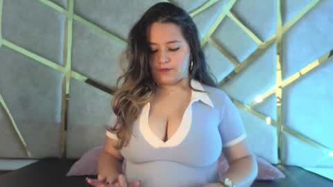 Snapshot of zafiro_claire chatting on 02.16.26 Claire online show from 02.16.26