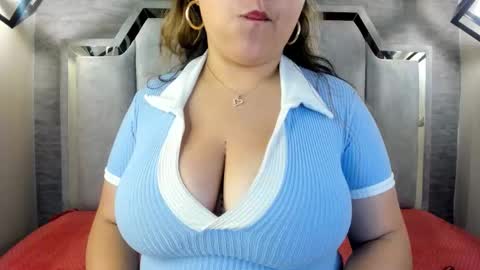 Snapshot of zafiro_claire chatting on 02.26.26 Claire online show from 02.26.26