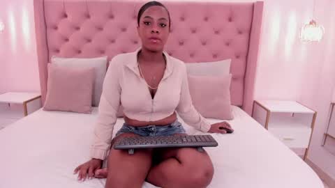 Snapshot of zahara_jones chatting on 04.14.26 zahara_jones online show from 04.14.26