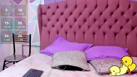 Snapshot of zaharaskylar chatting on 09.10.25 Zahara online show from 09.10.25