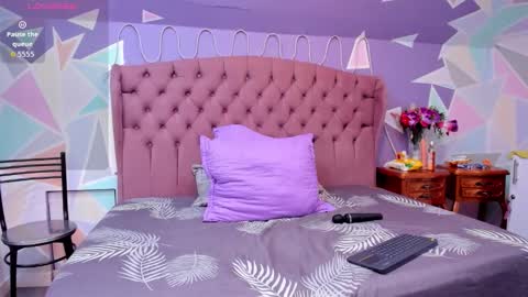 Snapshot of zaharaskylar chatting on 09.16.25 Zahara online show from 09.16.25