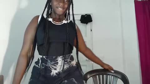 Snapshot of zahhysims chatting on 01.25.25 zahhy online show from 01.25.25