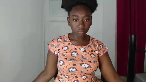 Snapshot of zahhysims chatting on 02.02.25 zahhy online show from 02.02.25