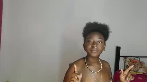 Snapshot of zahhysims chatting on 02.13.25 zahhy online show from 02.13.25