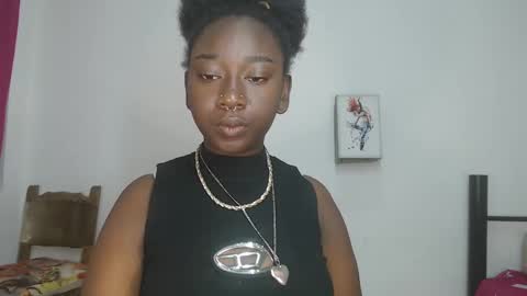 Snapshot of zahhysims chatting on 02.17.25 zahhy online show from 02.17.25