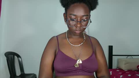 Snapshot of zahhysims chatting on 02.18.25 zahhy online show from 02.18.25