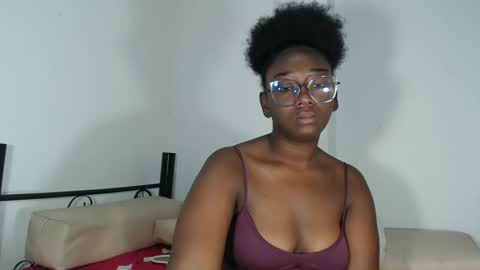 Snapshot of zahhysims chatting on 02.19.25 zahhy online show from 02.19.25