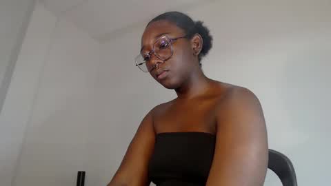 Snapshot of zahhysims chatting on 02.21.25 zahhy online show from 02.21.25