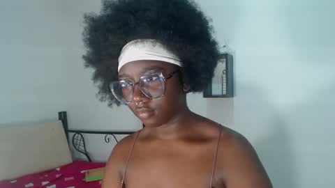 Snapshot of zahhysims chatting on 02.23.25 zahhy online show from 02.23.25