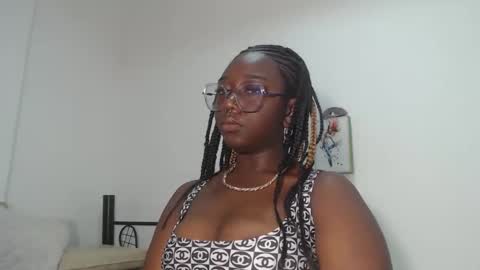 Snapshot of zahhysims chatting on 02.26.25 zahhy online show from 02.26.25