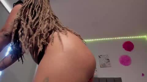 Snapshot of zahra_rose chatting on 02.26.25 zahra_rose online show from 02.26.25