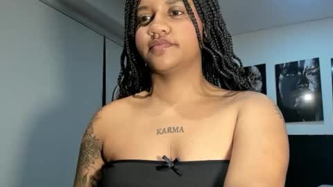 Snapshot of zahra_rose chatting on 10.13.25 zahra_rose online show from 10.13.25