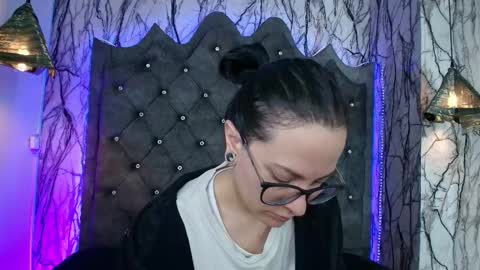 Snapshot of zami_escobar_of chatting on 09.18.25 online show from 09.18.25