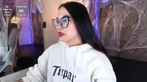 Snapshot of zami_escobar_of chatting on 10.15.25 online show from 10.15.25