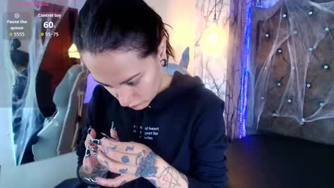Snapshot of zami_escobar_of chatting on 10.18.25 online show from 10.18.25