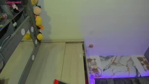 Snapshot of zandraa_milf chatting on 05.07.26 Zandra online show from 05.07.26