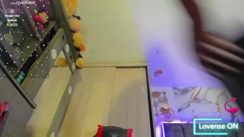 Snapshot of zandraa_milf chatting on 05.29.26 Zandra online show from 05.29.26