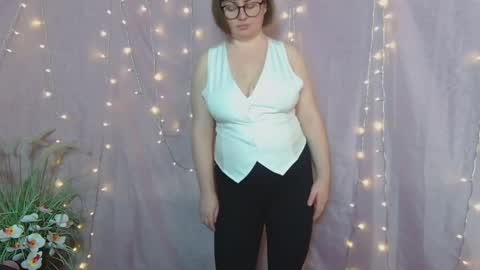Snapshot of zannadreil chatting on 04.21.26 zannadreil online show from 04.21.26