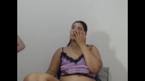 Snapshot of zaphiro__skye chatting on 05.05.26 Skye online show from 05.05.26