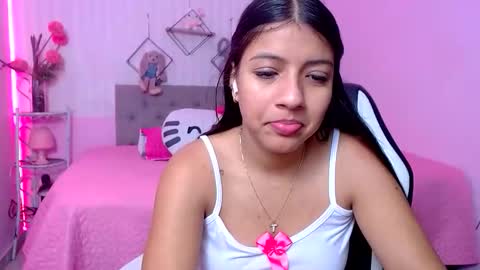 Snapshot of zara_cute18 chatting on 04.22.26 Zara online show from 04.22.26