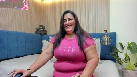 Snapshot of zara_milf_ chatting on 04.16.26 zara online show from 04.16.26