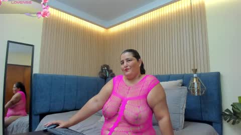 Snapshot of zara_milf_ chatting on 05.30.26 zara online show from 05.30.26
