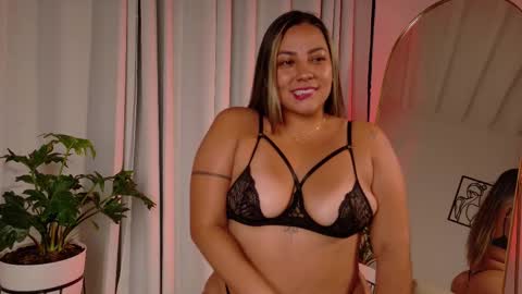 Snapshot of zara_nova chatting on 02.14.26 Zara Nova online show from 02.14.26