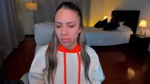 Snapshot of zara_wolf chatting on 02.22.26 ZARAPVT IS OPEN online show from 02.22.26