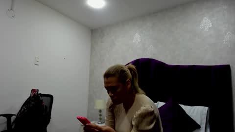 Zarah Andrews online show from 01.06.26