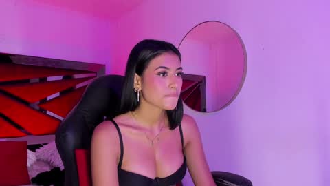 Snapshot of zaralim chatting on 01.20.25 Zara Lim online show from 01.20.25