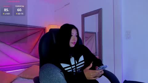 Snapshot of zaralim chatting on 02.21.25 Zara Lim online show from 02.21.25