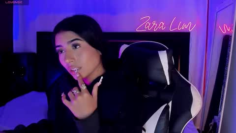 Snapshot of zaralim chatting on 11.16.25 Zara Lim online show from 11.16.25