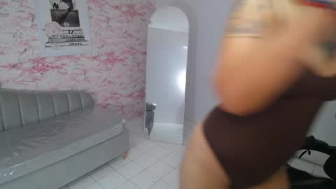 Snapshot of zarcasutra_t chatting on 01.11.26 Isabella online show from 01.11.26