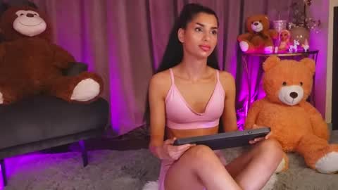 Snapshot of zariaavera chatting on 05.15.26 zariaavera online show from 05.15.26